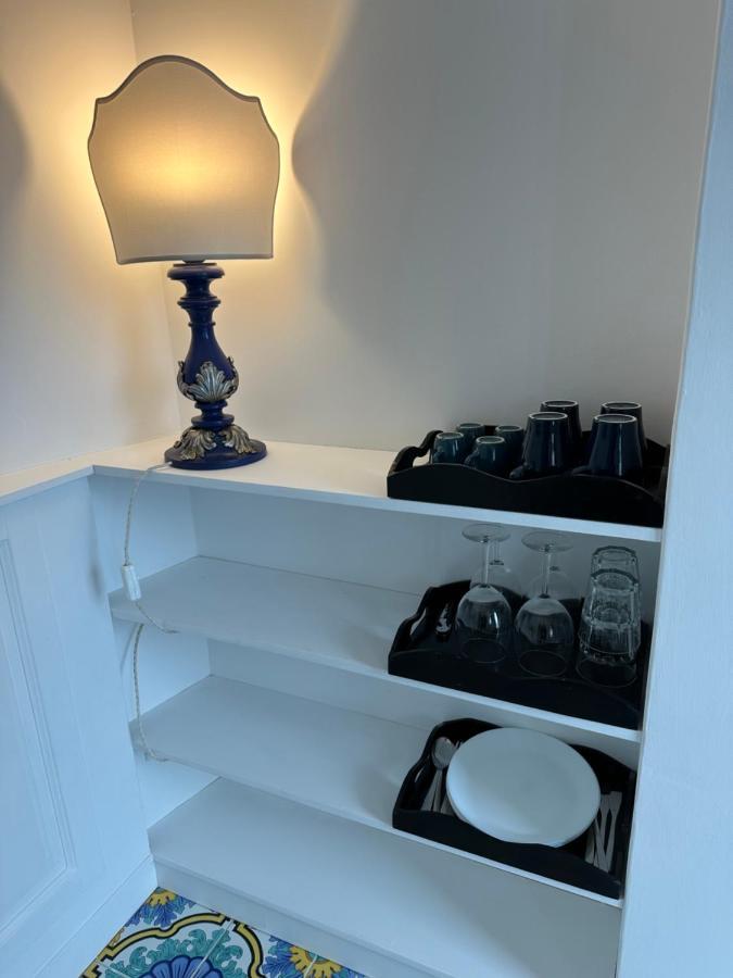 Queen View Apartment - No Kitchen Позитано Екстериор снимка