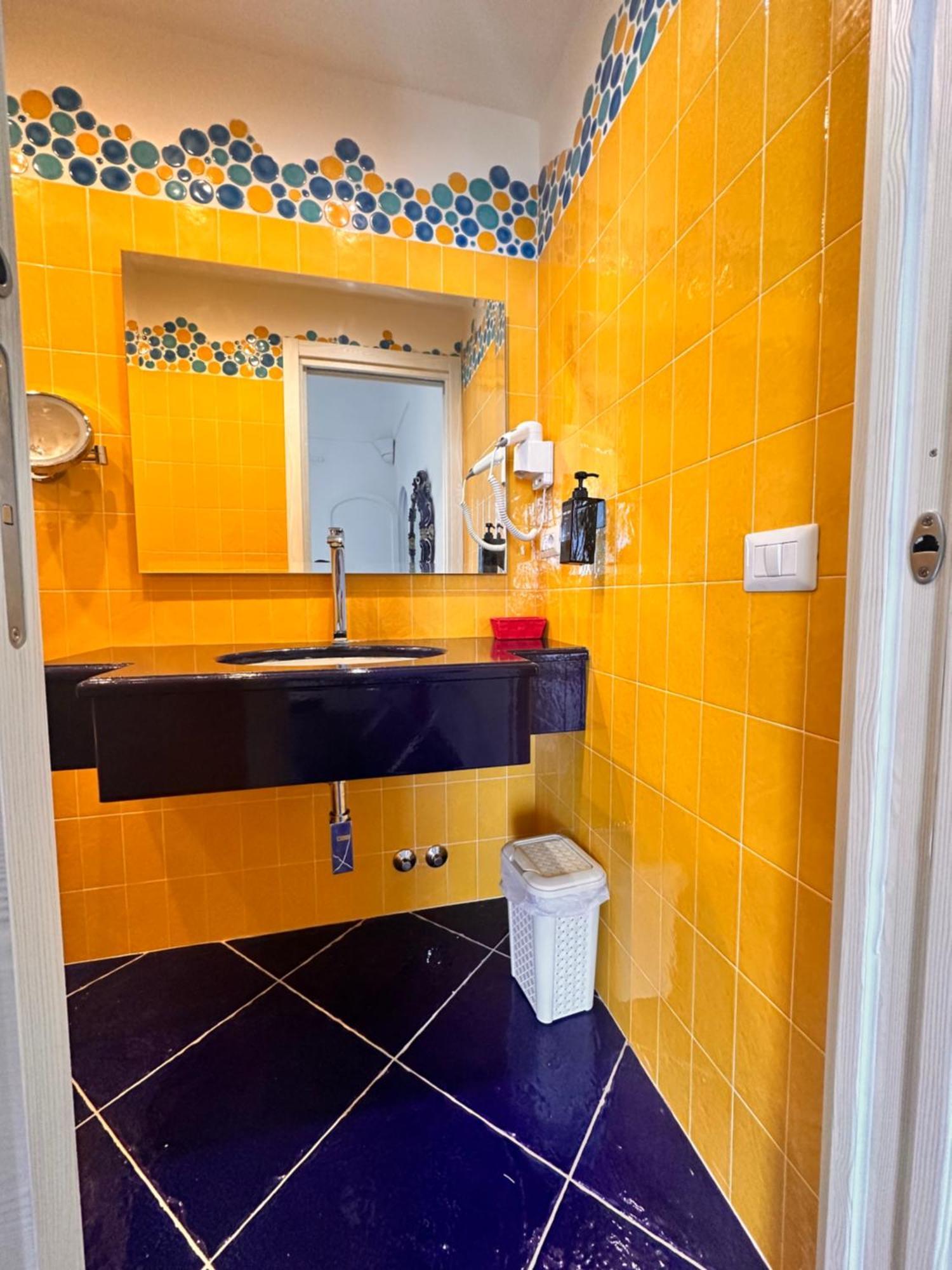 Queen View Apartment - No Kitchen Позитано Екстериор снимка