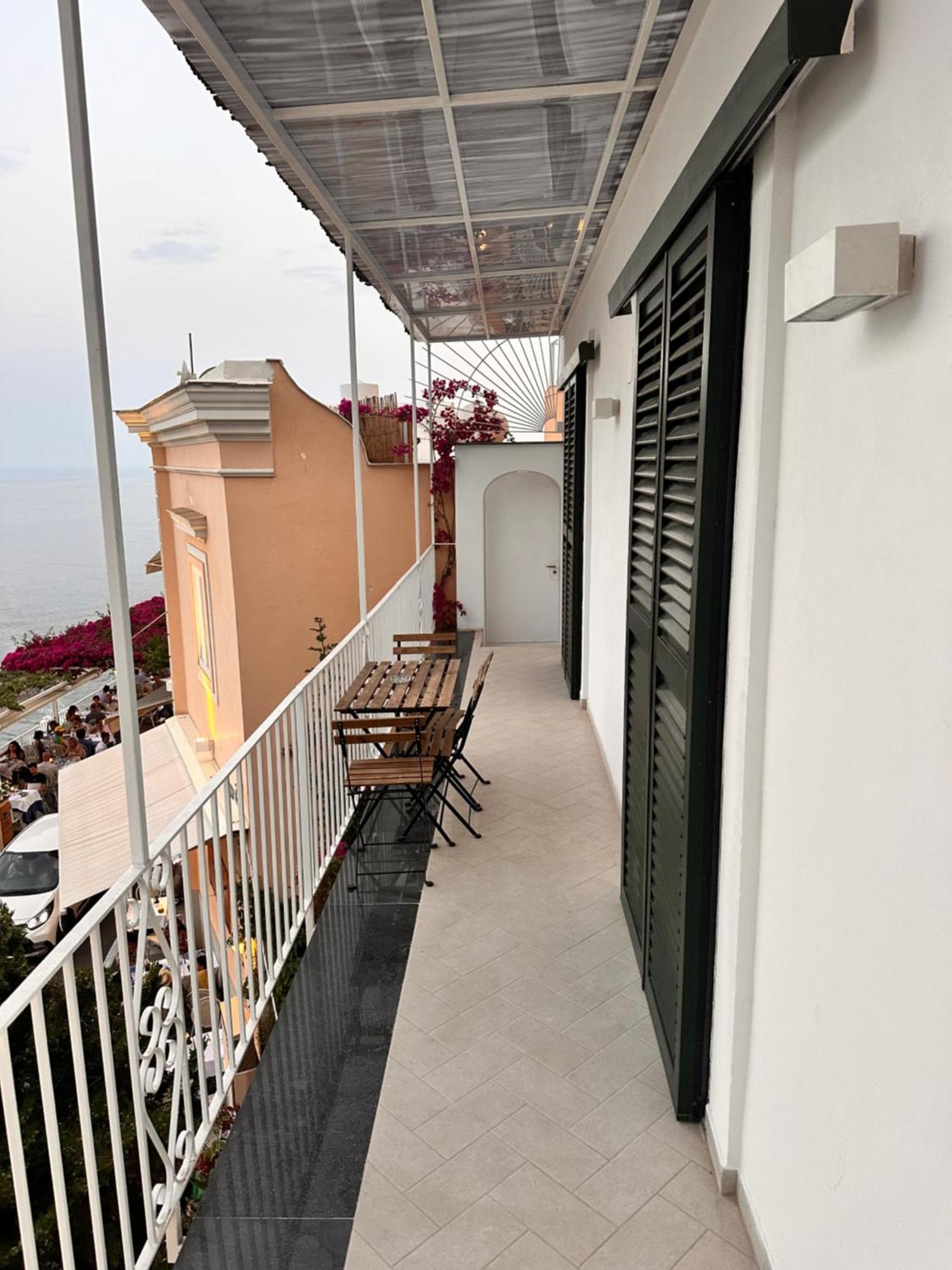 Queen View Apartment - No Kitchen Позитано Екстериор снимка